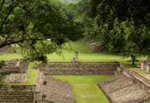 Avez-vous déjà entendu parler du livre regroupant tous les secrets du peuple maya ? Découvrez le Popol Vuh, un trésor de l’humanité ! Parque Arqueológico Copán