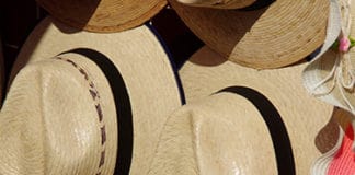 Préparez-vous à plonger dans la culture de Panama et de Saint-Domingue en visitant un marché populaire Souvenirs - Panamá