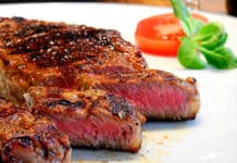 Looking for #tasty flavours in Honduras and Nicaragua? You can’t go wrong with the carneada and the gallo pinto! Carne - Honduras - Nicaragua