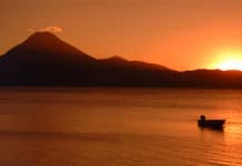 ¿Te atreves a conocer la belleza de Centroamérica desde las profundidades? Lago Atitlán - Centroamérica