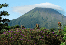 10 Lugares turísticos en Centroamérica para visitar en invierno https://pixabay.com/es/photos/volc%c3%a1n-costa-rica-monta%c3%b1a-arenal-672304/