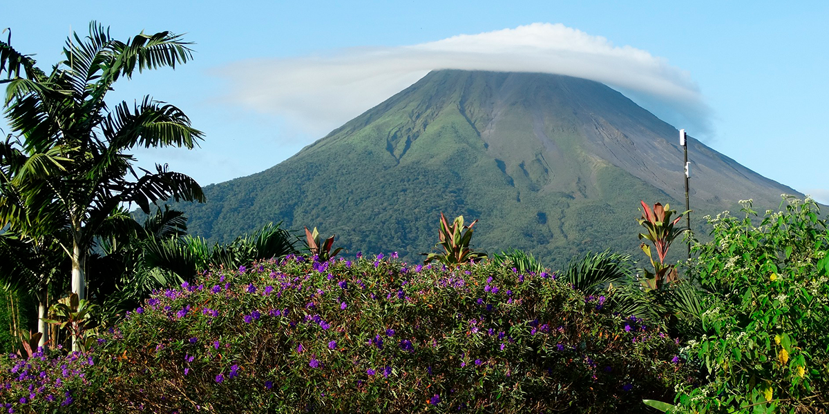 https://pixabay.com/es/photos/volc%c3%a1n-costa-rica-monta%c3%b1a-arenal-672304/