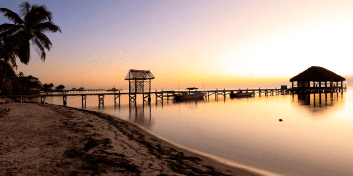 Turismo maya en el Pico Victoria en Belice y Guatemala.jpg