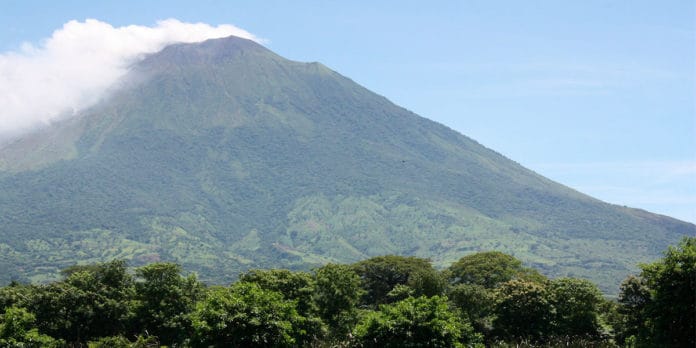 Descubre-la-grandeza-de-las-montañas,-Rutas-impresionantes-en-Guatemala,-El-Salvador-y-Nicaragua