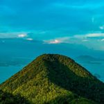 ¿Te atreves a surfear por un volcán en Centroamérica?