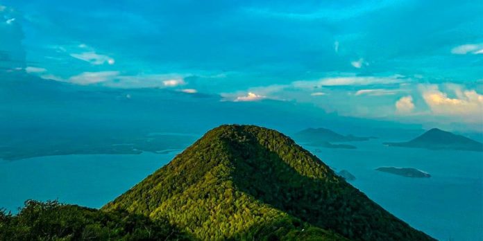 ¿Te atreves a surfear por un volcán en Centroamérica?
