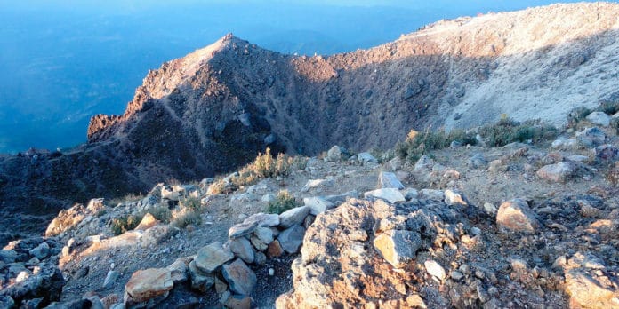 Adéntrate-en-la-grandeza-de-Centroamérica-de-la-mano-de-la-historia,-los-volcanes-y-las-cascadas