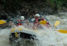 ¡Pon a prueba tu lado más extremo en Centroamérica: el paracaidismo, la escalada, ¡y el rafting te esperan!