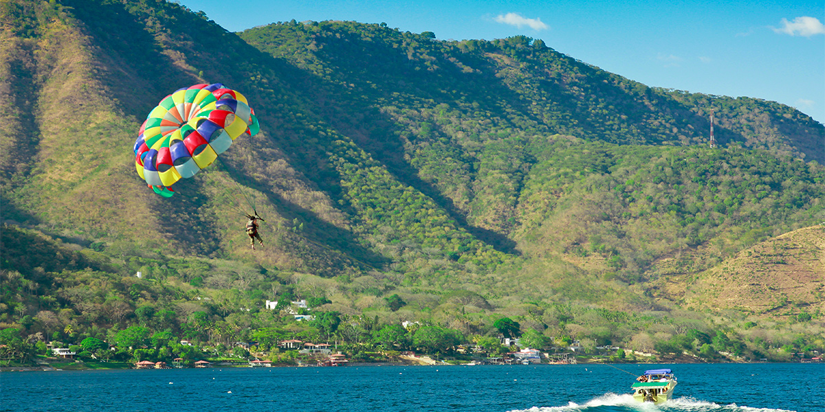  Lago Coapeteque en Centroamérica, El Salvador 