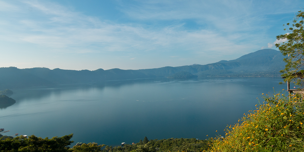  Lago Coapeteque en Centroamérica, El Salvador 