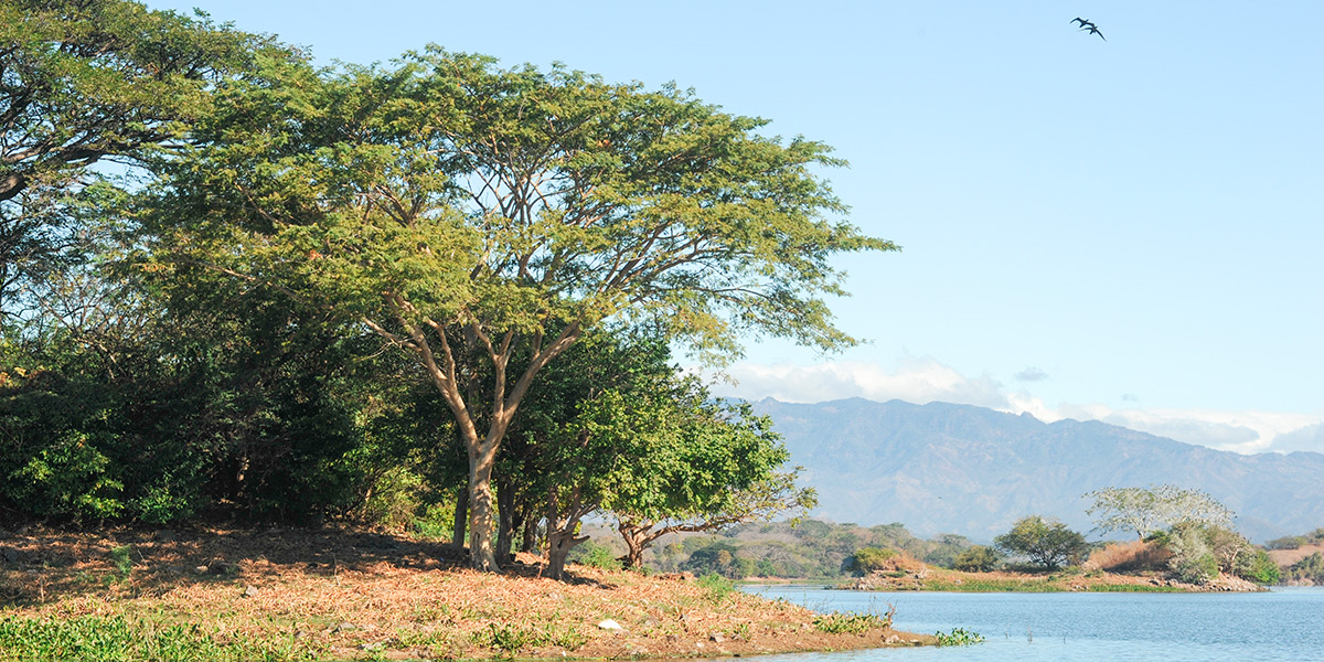  Lago Suchjlan en Centroamérica, El Salvador 