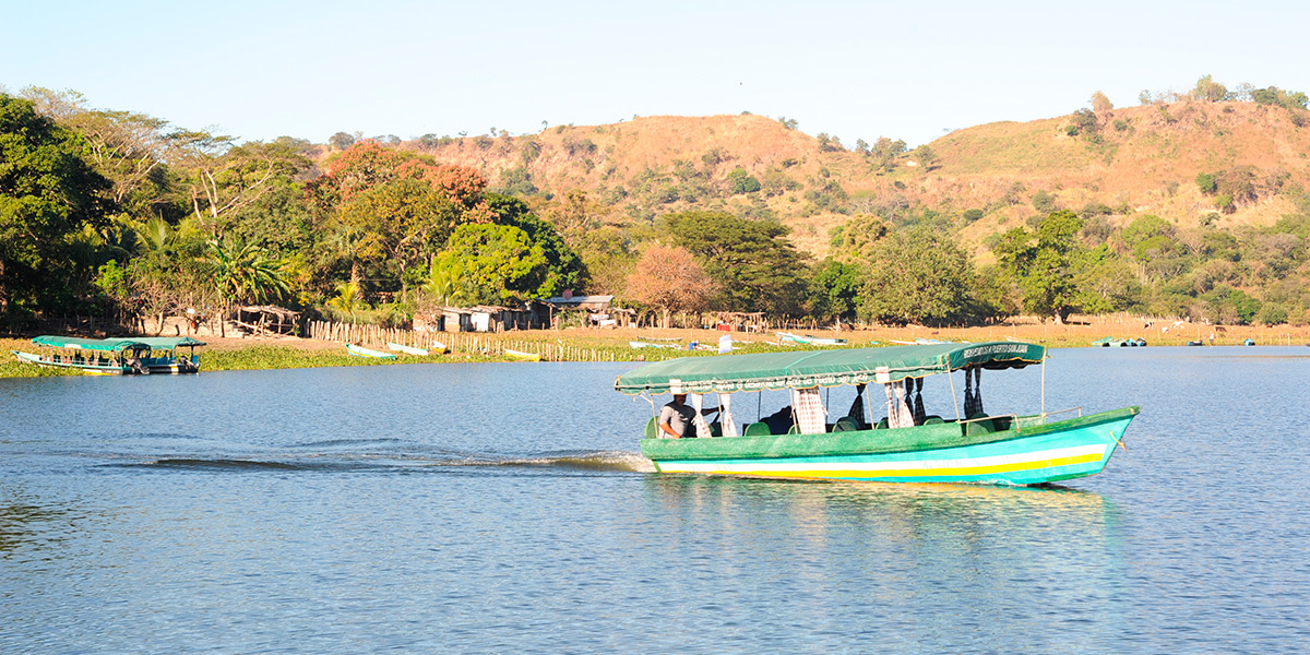  Lago Suchjlan en Centroamérica, El Salvador 