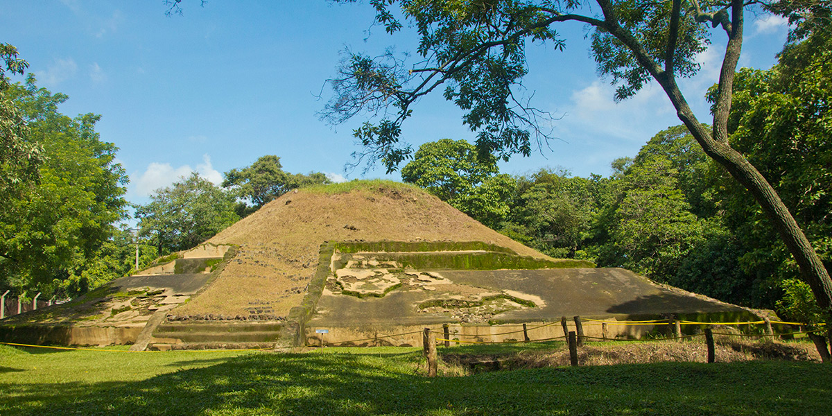  Sitio Arqueológico de Casa Blanca en Centroamérica, El Salvador 