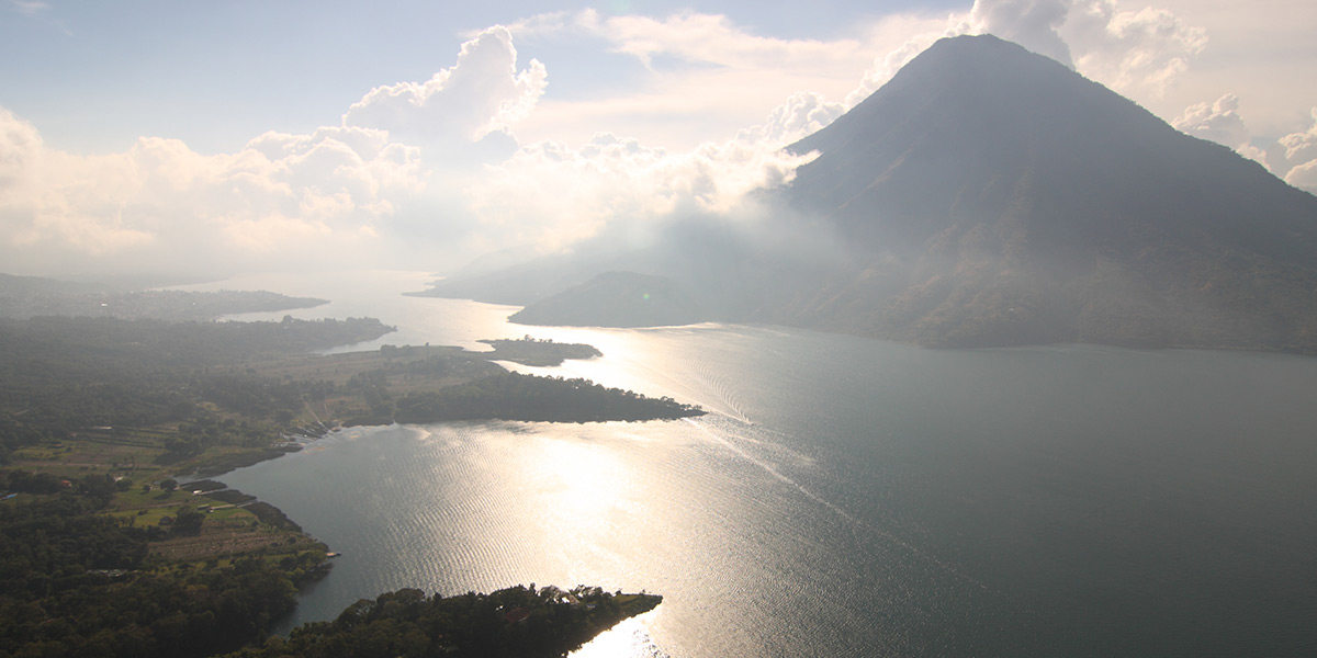  Lago Atitlán en Centroamérica, Guatemala 