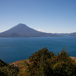 Lago Atitlán en Centroamérica, Guatemala