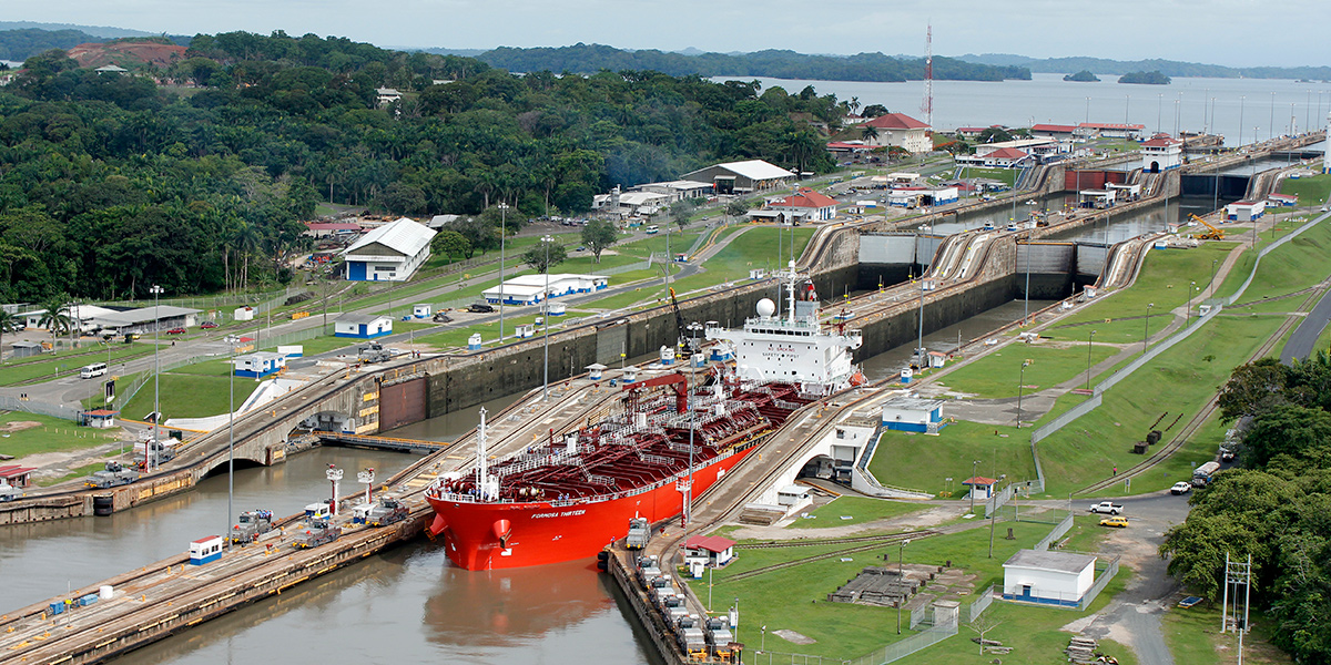  Central America. Panama Canal in Panama 