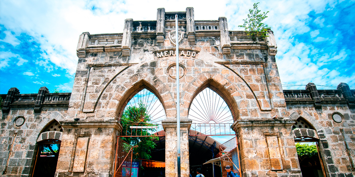  Mercado de Artesanías en Masaya es un interesante sitio para adquirir recuerdos artesanales nicaragüenses y disfrutar de espectáculos folklóricos 