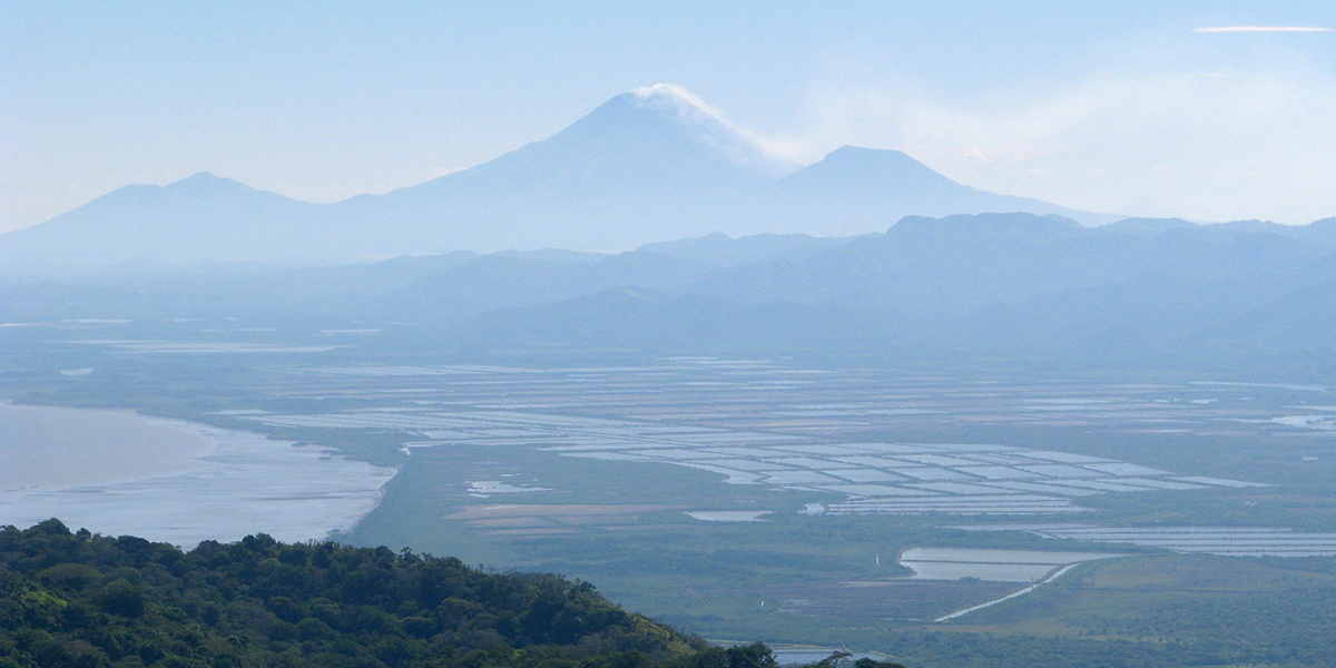  Volcán Cosigüina en Nicaragua. Golfo de Fonseca 