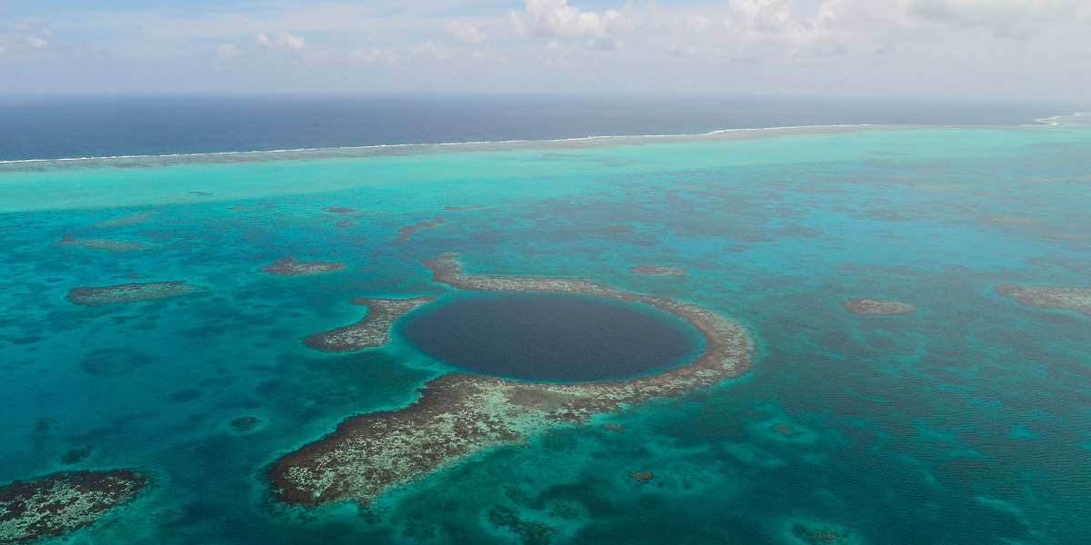  Blue Hole, buceo y tiburones en Belice 