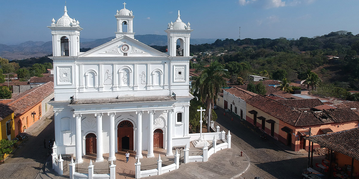  Suchitoto en El Salvador 