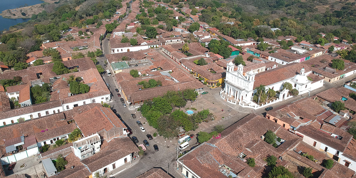  Suchitoto en El Salvador 