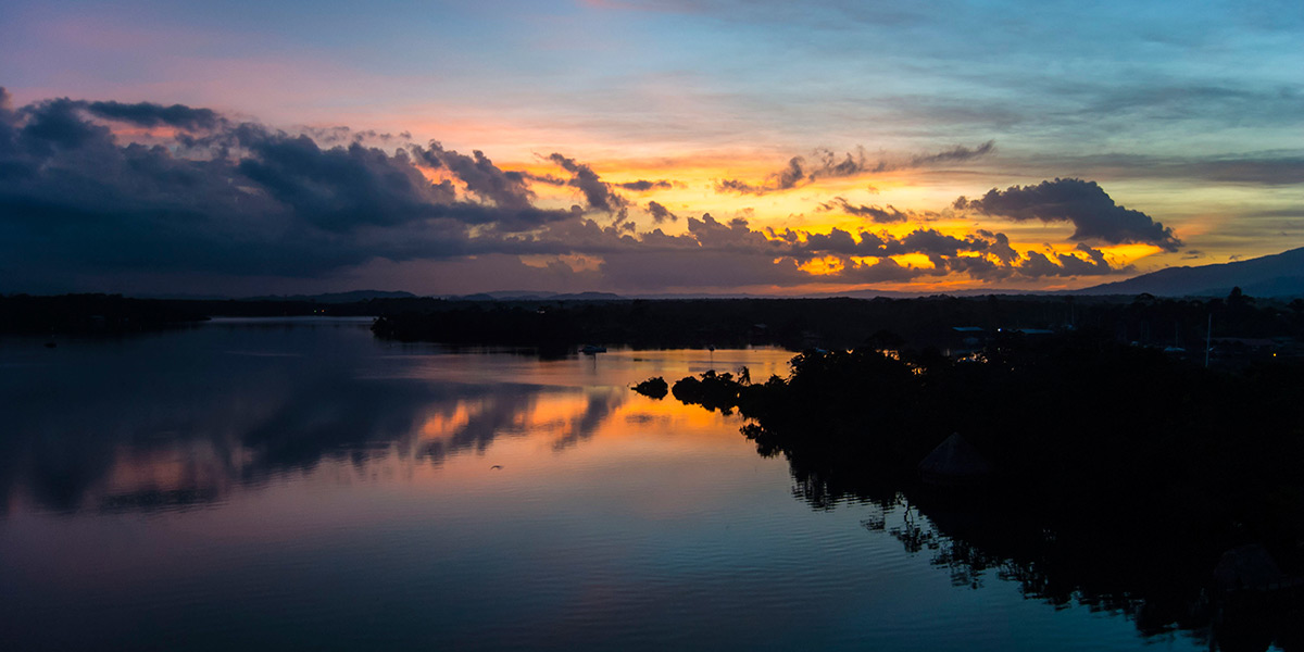  Río Dulce en Guatemala, área natural protegida en Centroamérica 