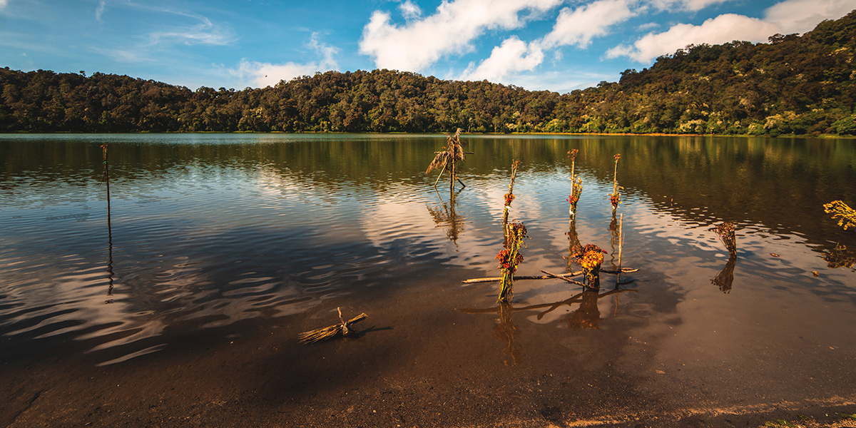  Orilla de la Laguna de Chicabal 