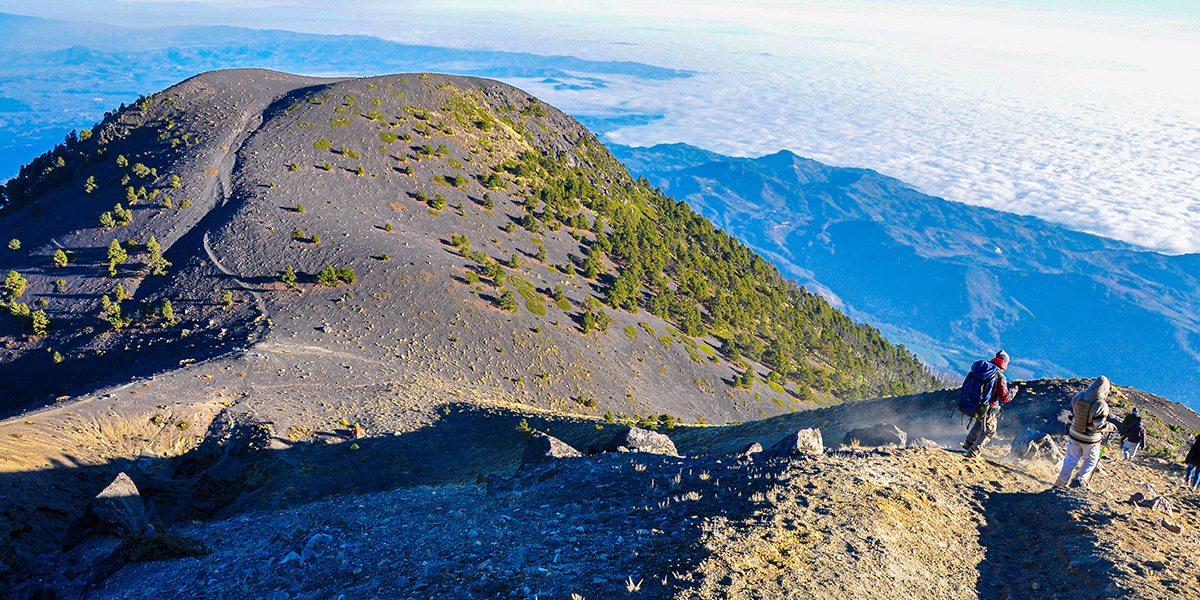  Vistas desde la cima del Volcán de Acatenango 